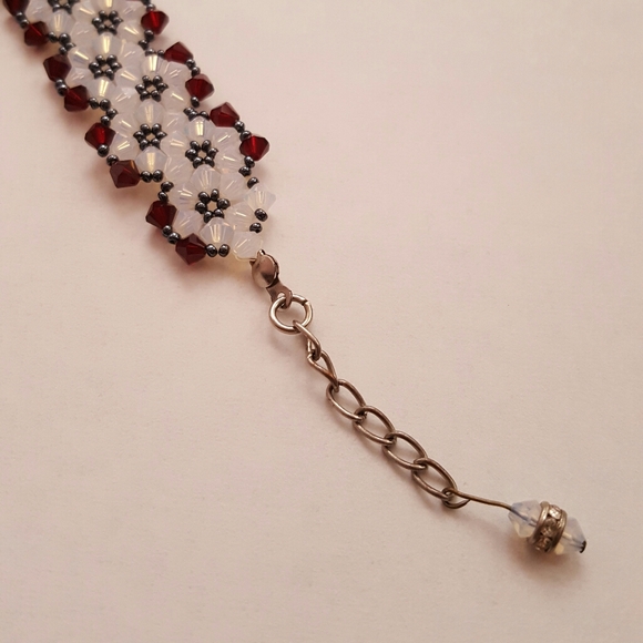 Flower design beaded bracelet - Picture 7 of 12